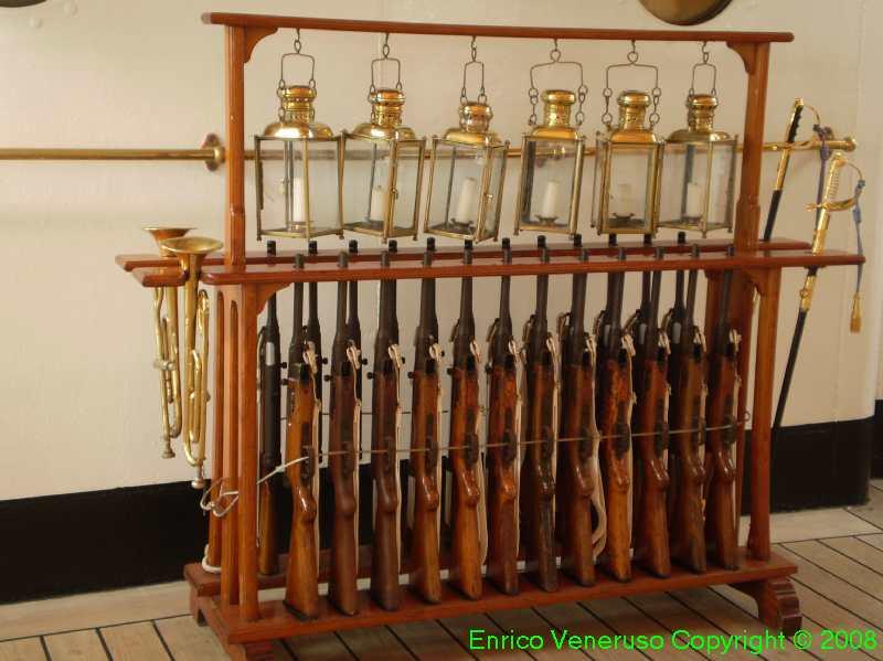 98 - Rastrelliera per fucili - Gun rack.jpg